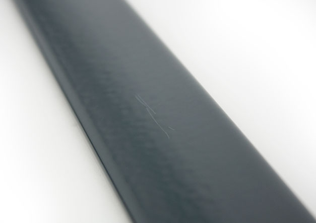 Kleiner Kratzer auf verzinkter Abdeckleiste