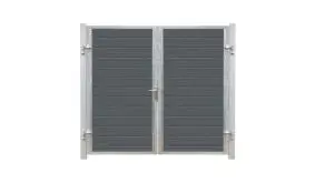 WPC Doppeltor in der DIN Richtung Links passend zur Atura Serie mit rostfreien Schließkasten und feuerverzinkten Pfosten für eine große Beständigkeit.