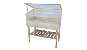 Dank des schlissbaren Aufsatzes können Sie das Hochbeet Brodersby auch als Frühbeet einsetzen - die Pflanzen sind vor Ungeziefer und Kälte geschützt.