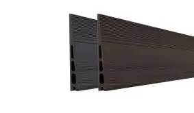 Sie erhalten die 179,6 x 14,6 x 2 cm BPC Zaunlamellen mit Schwedenprofil-Optik in 2 Designs: Holzdekor Mokka und Holzdekor Anthrazit.
