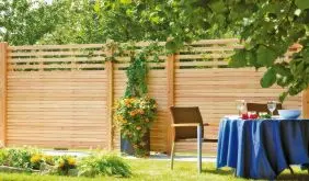 Optimal geeignet für Sichtschutz und Gartenabtrennung: Der 180 x 180 cm Douglasienzaun mit Ranklatten