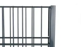 Einfache und zuverlässige Montage: Der Gabionenpfosten mit C-Profil (hier in Anthrazit) ist für 6/5/6 und 8/6/8 mm Doppelstabmatten geeignet