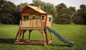 Das TÜV-geprüfte Gartenspielhaus ist ein winterfestes und pflegeleichtes Spielhaus inkl. Rutsche und Sandkasten