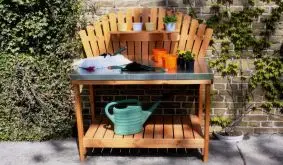 Mit verzinkter Arbeitsfläche: Honigbrauner 160 x 69 x 139 cm Gärtnertisch Holz aus tauchimprägnierter Kiefer/Fichte