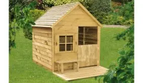 Unser Holz Spielhaus Leonas aus druckimprägnierter Kiefer/Fichte - das Maß beträgt 190 x 130 x 148 cm