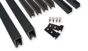 Das HPL-Steckzaun Befestigungsset wird zum Abschließen der Elemente, sowie zur Befestigung zwischen den Lamellen und Anbringung am Pfosten benötigt. Farbe: Anthrazit