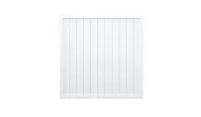 Weißer Sichtschutzzaun aus Kunststoff mit vertikalen Lamellen, quadratisches Format für Garten und Terrasse.