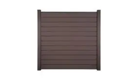 Der BPC Sichtschutz Odense 1 hat das Maß 180 x 180 cm. Das Set besteht aus 12 Einzellamellen, Start/Abschlussprofilen und Distanzstücken, OHNE Pfosten.