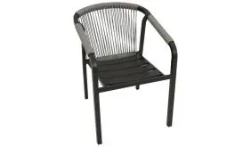 Der Outdoor Stapelstuhl bringt Design und Funktion auf einen Nenner. Flexibles 4er-Set für den Garten, die Terrasse oder den Balkon