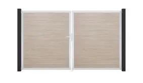 Pflegeleichtes Doppeltor bestehend aus PVC-Lamellen im Dekor Sheffield Oak. Maß: 300 x 180 cm