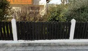 27-teiliger PVC Vorgartenzaun in Anthrazit. Erhältlich mit geradem Verlauf, Hochbogen oder Tiefbogen