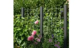 Das Stahl Rankgitter Blavand aus feuerverzinktem Stahl mit dem Maß 90 x 180 cm.