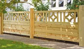 Holzgartenzaun waagrecht mit außergewöhnlicher Antik-Optik: Das aufbaubereite 180 x 90 cm Zaunfeld macht überall eine gute Figur!