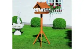 Unser Vogelhaus Holz "Eger" ist wahlweise mit oder ohne Ständer erhältlich. Farbe: Honigbraun