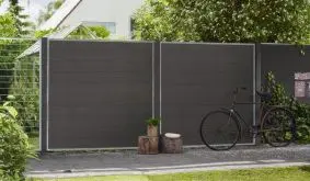 So flexibel: Der 28-teilige WPC Sichtschutz Futura ist in vier Höhen (90 / 127 / 145 / 180 cm) und zwei Breiten (90 / 180 cm) erhältlich