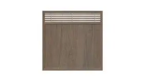 Hochwertiges Kunststoffzaunfeld mit dem Maß 180 x 180 cm in Monument Oak mit senkrechtem Profilverlauf, geschlossene Füllung und schräggestellten Lamellen oberhalb
