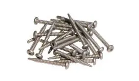 Die 50 mm langen Schrauben aus Edelstahl werden zur Befestigung der Futura-Elemente am passenden WPC Pfosten Futura verwendet.