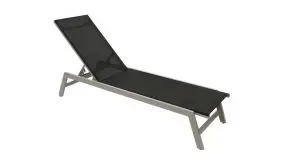 Mit einem Maß von ca. 191 x 55 x 32 cm bietet die Aluminium Sonnenliege Pylos Ihnen einen gemütlichen Platz zum Sonnenbaden.