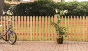 Beim Gartenzaun Douglasie Brig stammt das Holz aus regionaler, nachhaltiger und zertifizierter Forstwirtschaft in Niedersachsen