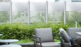 Stilvoll, lichtdurchlässig und pflegeleicht: Sichtschutzzaun Glas aus strapazierfähigem 8 mm ESG