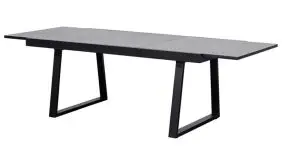 Der Ausziehtisch Alu verbindet modernes Design mit intelligenter Funktionalität und bietet Platz für 10 bis 12 Personen