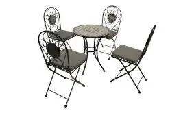 Kompakt und gemütlich: Das 5-teilige Bistroset findet auf kleinen Terrassen und Balkonen Platz

