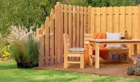 Der Blickschutz Montreux ist aus hochwertigem Douglasienholz für natürlichen und langanhaltenden Schutz Ihrer Privatsphäre