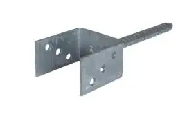 Der verzinkte Bodenanker in der 9 x 9 cm Ausführung mit 20 cm Riffelstahldolle zur schnellen Montage von Holzpfosten