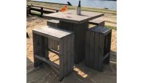 Erhältlich in drei Varianten! Das Garten Barset aus grau tauchimprägniertem Kiefernholz wird zum Treffpunkt für gesellige Runden