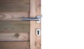 Drückergarnitur aus gebürstetem Edelstahl für die Zaunserie Bremen