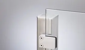 Variante Anfangspfosten mit nach rechts geöffneten Klemmbacken (Außenansicht = Planungsperspektive)