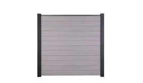 Die BPC Zaunelemente Esbjerg 1 hat das Maß 180 x 180 cm. Das Zaunpaket besteht aus 12 Einzellamellen, Start/Abschlussprofilen und Distanzstücken, OHNE Pfosten.