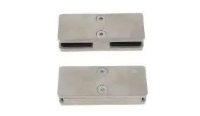 Die Glasklemmbacken für Mittel Pfosten: Die Klemmbacken können jeweils rechts und links eine 8 mm Glasscheibe halten