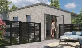 Die schwarzen Rankgitter zaubern durch die teilweise Durchsichtigkeit eine einladende und offene Atmosphäre