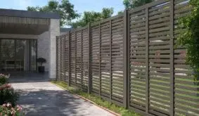 Halbdurchsichtiger Sichtschutz mit asiatischem Touch: Graue Rankgitter aus Kiefer/Fichte