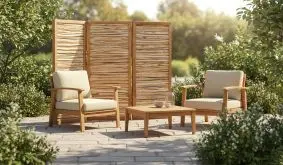 Mobil und flexibel: Der 3-teilige Haselnuss Paravent kann universell zum Schutz der Privatsphäre eingesetzt werden