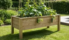 Schmuckstück für die Terrasse: Das 192 x 72 x 72 cm Hochbeet aus Holz ist ein wahrer Alleskönner