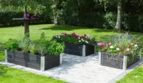 Die schwarze Hochbeete sind als neun verschiedene, individuell kombinier- und erweiterbare Sets erhältlich 