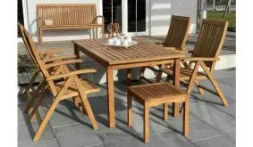 Der Gartentisch Halifax II kann von 170 auf 220 cm ausgezogen werden. Gefertigt aus geöltem Robinienholz und verzinktem Stahl.