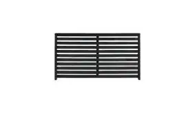 Robuster Holz Terrassenzaun im skandinavischem Stil. Die einzelnen Lamellen des Rankgitters, sind mit rostfreien Schlagschrauben verarbeitet. 