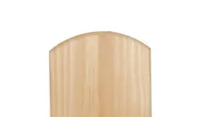 Die Zaunlatten werden aus naturbelassenem Douglasienholz (PEFC-zertifziert) gefertigt. Für die Produktion ist ein niedersächsisches Unternehmen verantwortlich