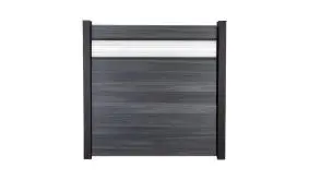 Der BPC Zaun Maribo 2 hat das Maß 180 x 180 cm. Die Set´s bestehen aus 10 Einzellamellen, 30cm Glaseinsatz, Adapterleisten, Start/Abschlussprofilen und Distanzstücken, OHNE Pfosten.