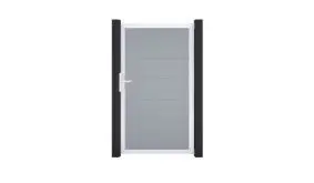 Silbergraues Einzeltor aus pflegeleichten Lamellen aus PVC. Rahmen aus Aluminium in Silber
