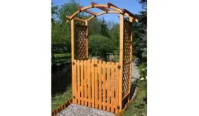 Der Pergola Bausatz Jakutsk hat das Maß 132 x 70 x 206. Die Türen sind inklusive. Gefertigt aus Kiefer / Fichte (Honigbraun)