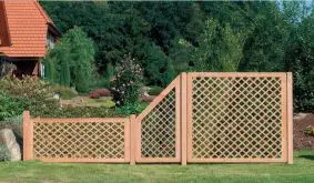 Die stabilen Rankhilfen Douglasie (PEFC-zertifiziert) sind als Raumtrenner perfekt. Sie lassen sich mit vielen Sichtschutzzäunen aus Douglasienholz kombinieren