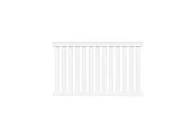 Vormontiertes Zaunfeld bestehend aus 12 senkrechten Latten und Handlauf in dem Maß 200 x 120 cm in Weiß
