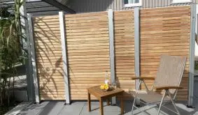 Beim Rhombuszaun haben Sie die Wahl zwischen drei 180 cm hohen Sichtschutzelementen in 90, 60 und 40 cm Breite sowie einem 60 x 60 cm Element