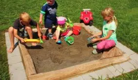 Sandkisten Amelie : 150 x 150 cm, Robinie, Sicherheitsgeprüft durch DIN EN 71