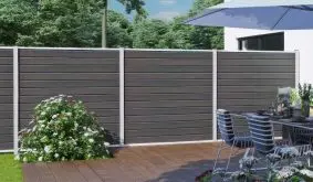 Wasserabweisende, witterungsfeste sowie gegen Pilzbefall und Insektenfraß beständige WPC Sichtschutzwand. Erhältlich in Mocca, Grau und Anthrazit