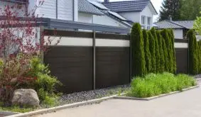 Ihr BPC Steckzaunsystem erhalten Sie wahlweise mit Designelementen aus Lochblech oder Glas. Rechnungskauf und Lieferung innerhalb von 10 Werktagen